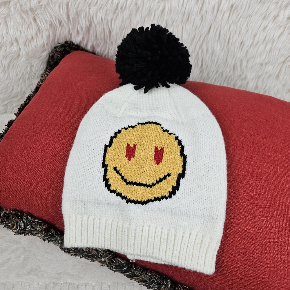 NWOT Smiling Hat by No Boundaries OSFM